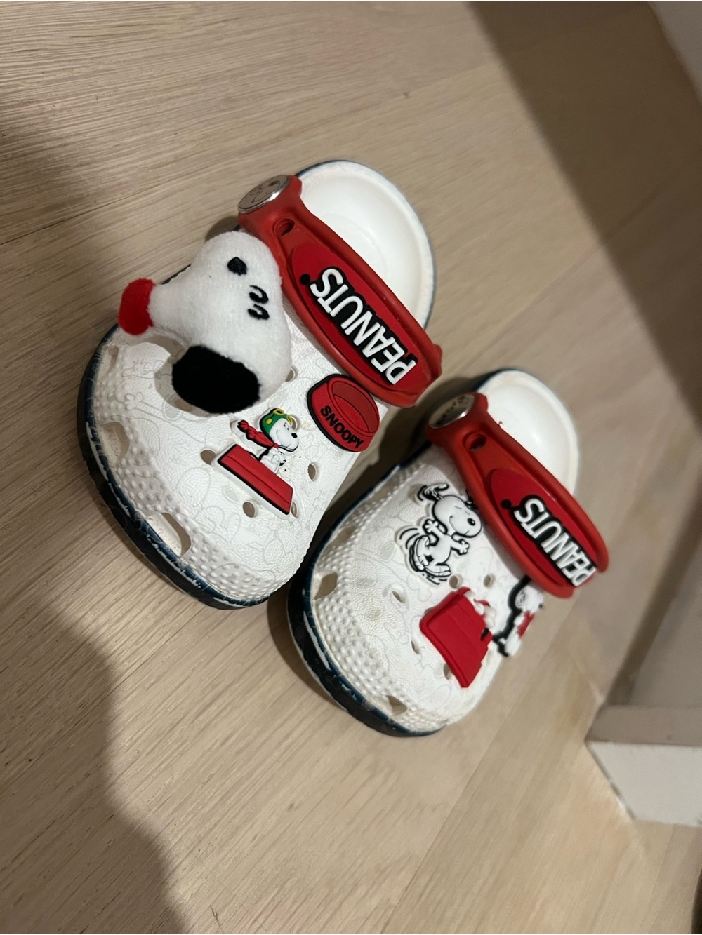 Peanuts Kids Snoopy Clog Sandals in White and Red